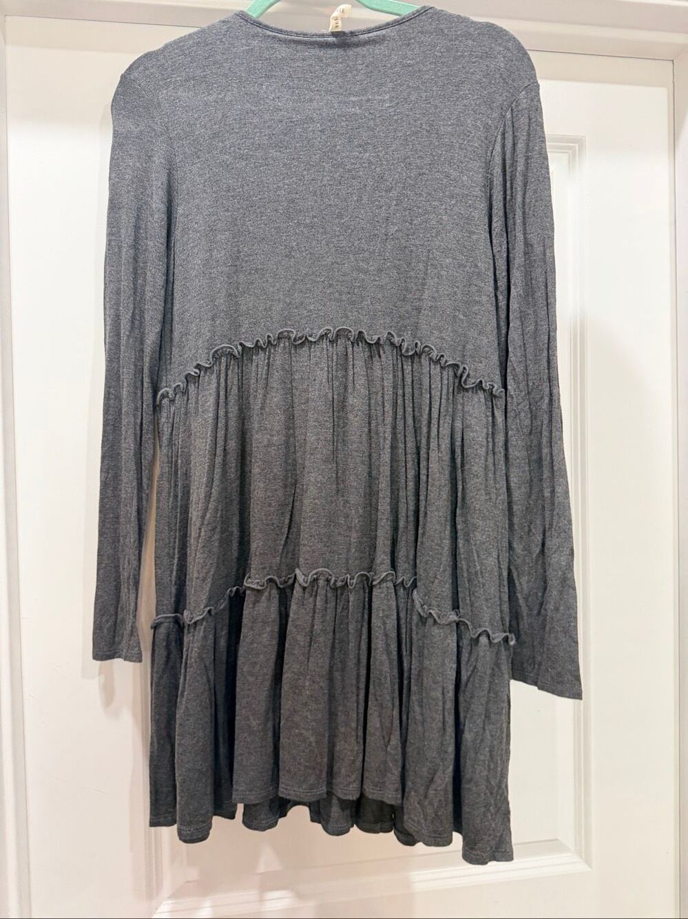 Bellamie Gray Long Sleeve Tiered Ruffle Mini Sweater Dress Knit Size M Cozy